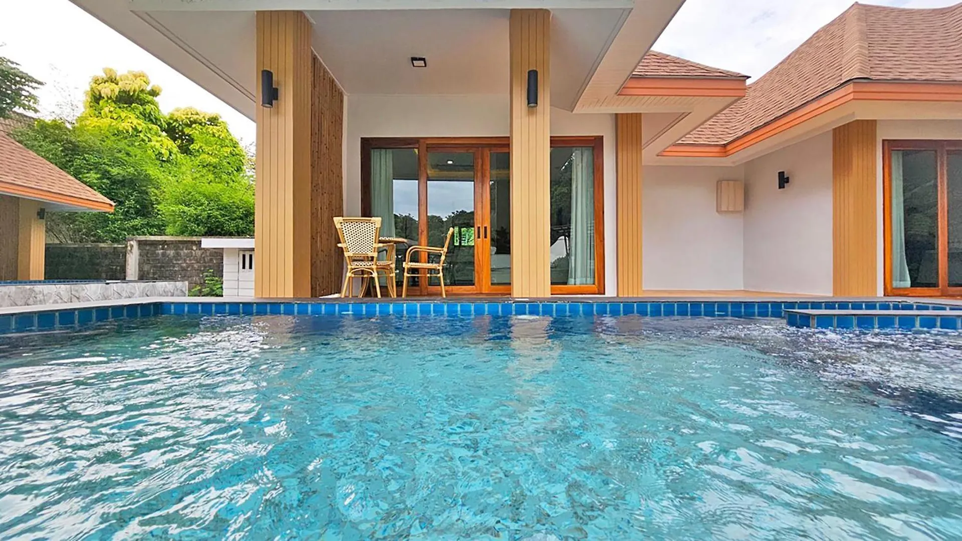 U Rip Resort Phi Phi Hotel 3*, Phi Phi-eilanden