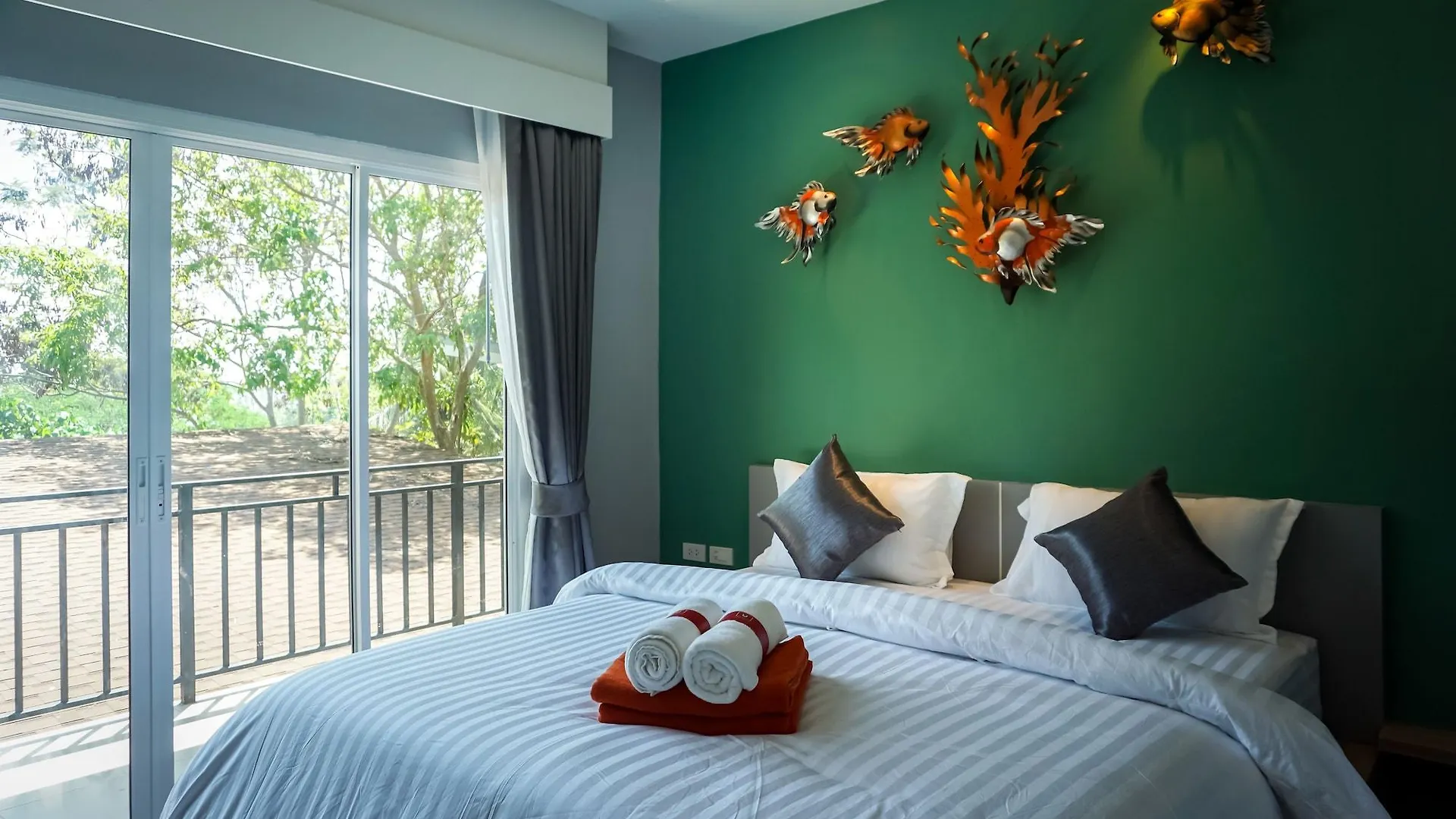 U Rip Resort Phi Phi Hotel 3*, Пхипхи