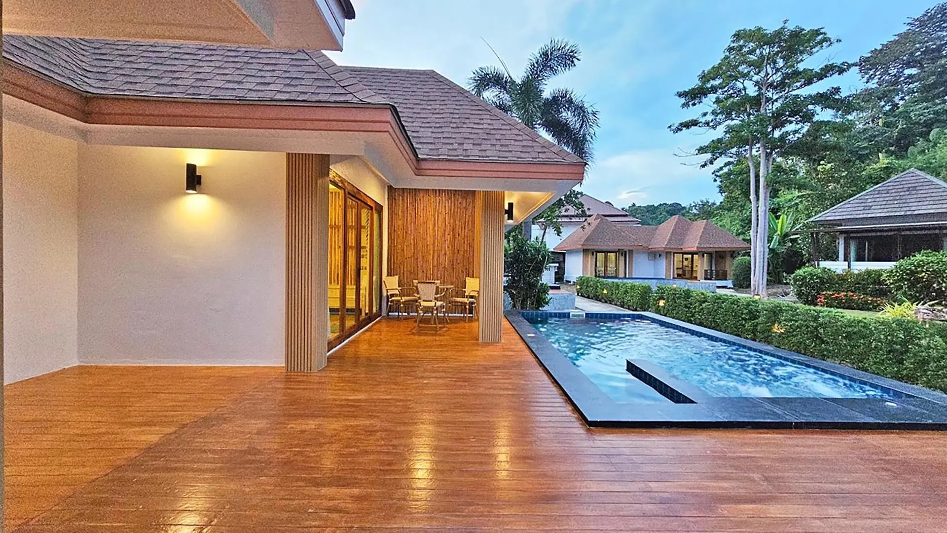 U Rip Resort Phi Phi Hotel 3*, Пхипхи